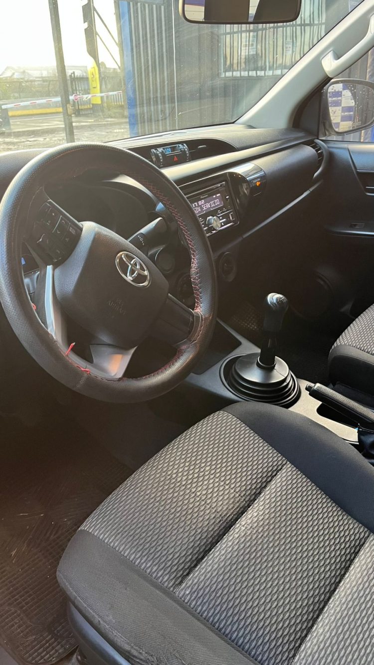 TOYOTA HILUX 2019 MT 2.4CC - Imagen 7