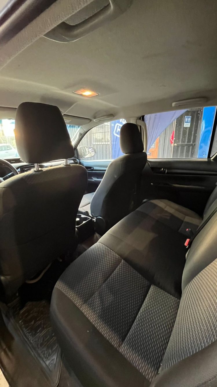TOYOTA HILUX 2019 MT 2.4CC - Imagen 5